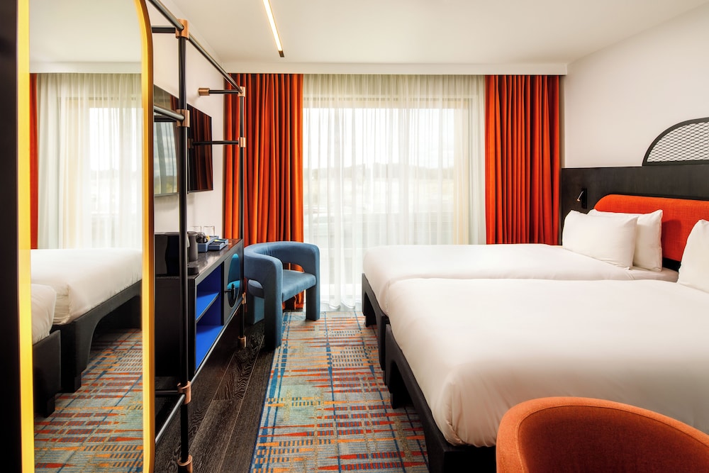 Habitación estándar con 2 camas individuales del hotel TRIBE Manchester Airport. Foto 2