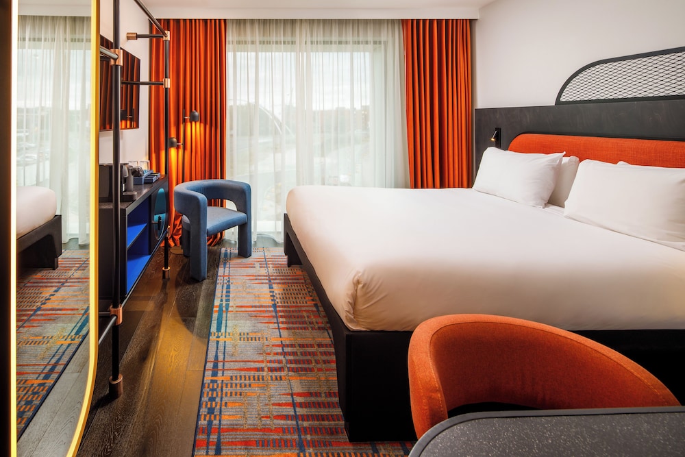 Suite Familiar Estándar con 2 habitaciones comunicadas del hotel TRIBE Manchester Airport. Foto 2