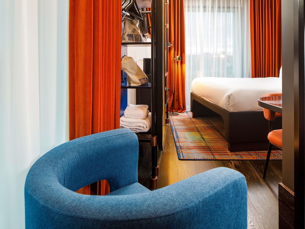 Suite Familiar Estándar con 2 habitaciones comunicadas del hotel TRIBE Manchester Airport. Foto 10