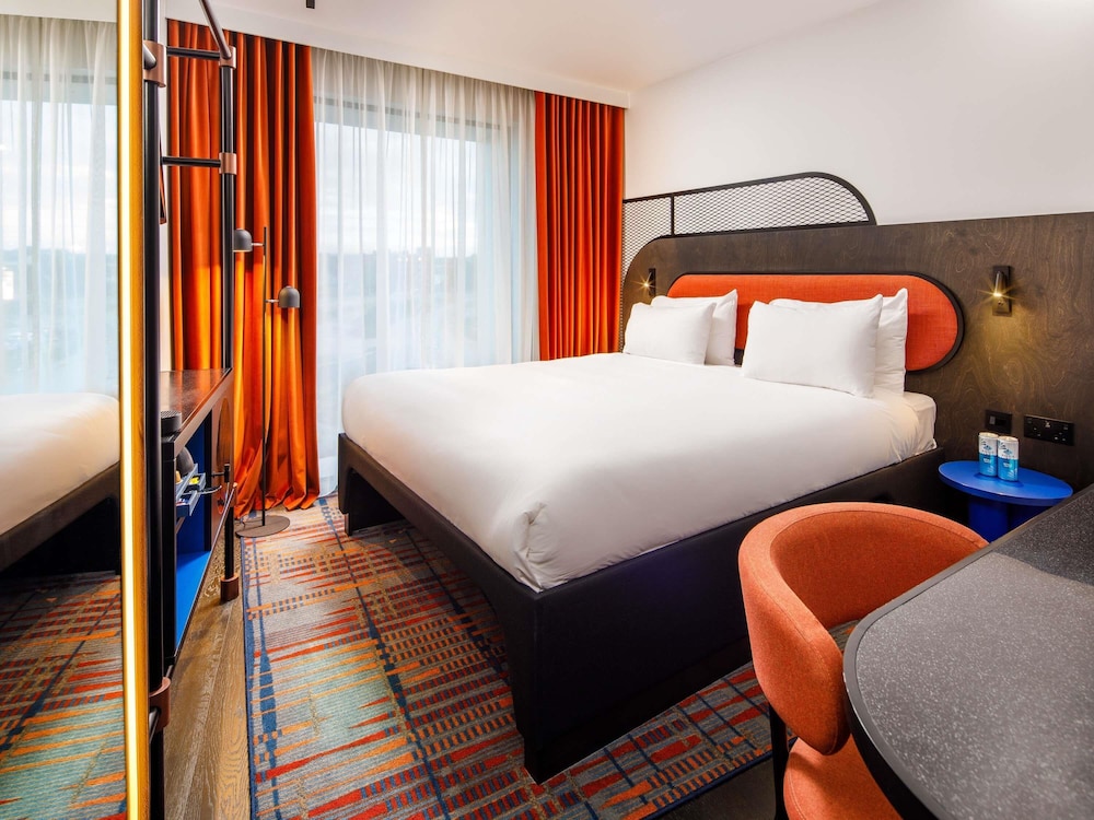 Suite Familiar Estándar con 2 habitaciones comunicadas del hotel TRIBE Manchester Airport. Foto 12