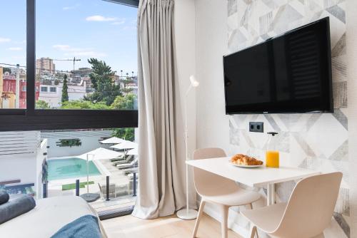 Habitación Doble con baño privado del hotel La Vega de Ciudad Jardín Suites. Foto 4