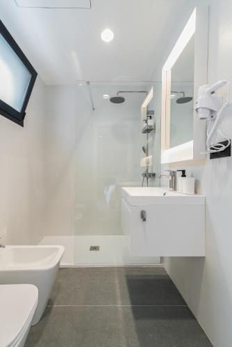 Habitación Doble Grande del hotel La Vega de Ciudad Jardín Suites. Foto 4