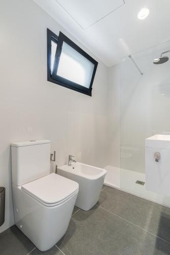 Habitación Doble Grande del hotel La Vega de Ciudad Jardín Suites. Foto 6