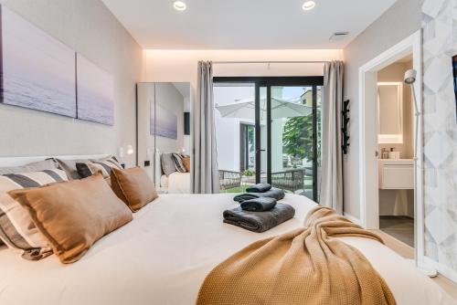 Habitación Deluxe del hotel La Vega de Ciudad Jardín Suites. Foto 2