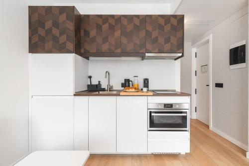 Habitación Triple con baño privado del hotel La Vega de Ciudad Jardín Suites. Foto 4