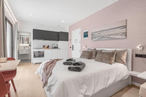 Habitación Triple Deluxe del hotel La Vega de Ciudad Jardín Suites