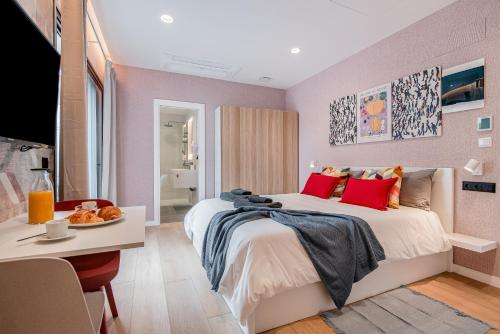 Habitación Doble Grande del hotel La Vega de Ciudad Jardín Suites. Foto 3