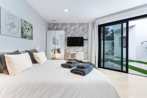 Habitación Doble adaptada para personas con movilidad reducida del hotel La Vega de Ciudad Jardín Suites. Foto 7