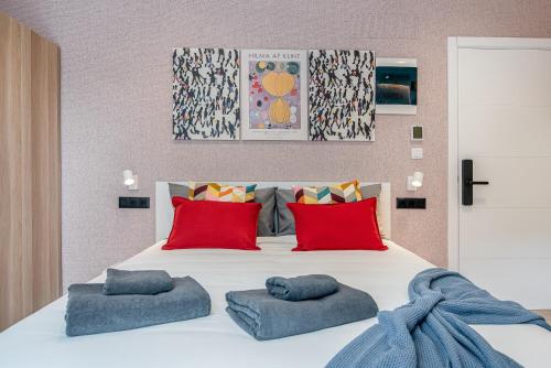 Habitación Doble Grande del hotel La Vega de Ciudad Jardín Suites. Foto 9