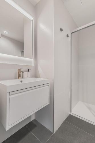 Habitación Doble Deluxe del hotel La Vega de Ciudad Jardín Suites. Foto 11