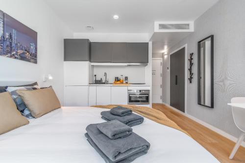 Habitación Doble Estándar del hotel La Vega de Ciudad Jardín Suites. Foto 3