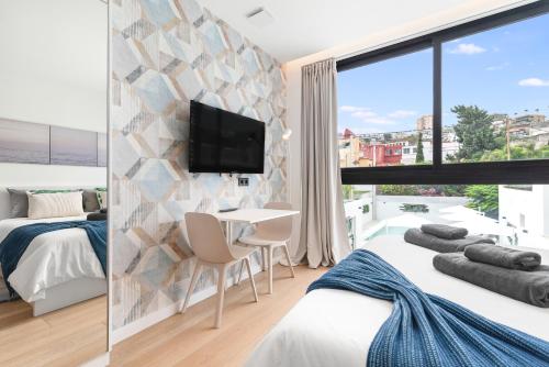 Habitación Triple con baño privado del hotel La Vega de Ciudad Jardín Suites. Foto 10