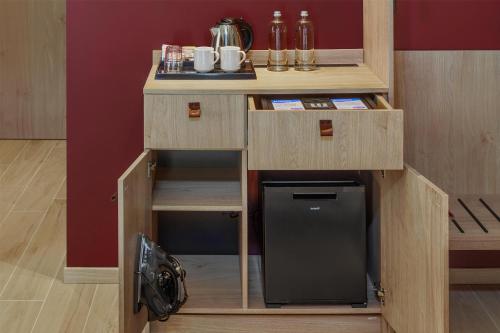 Habitación con cama grande adaptada para personas de movilidad reducida del hotel Hampton By Hilton Venice Isola Nuova. Foto 1