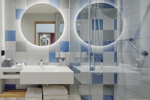 Habitación Familiar - Cama grande del hotel Hampton By Hilton Venice Isola Nuova. Foto 4