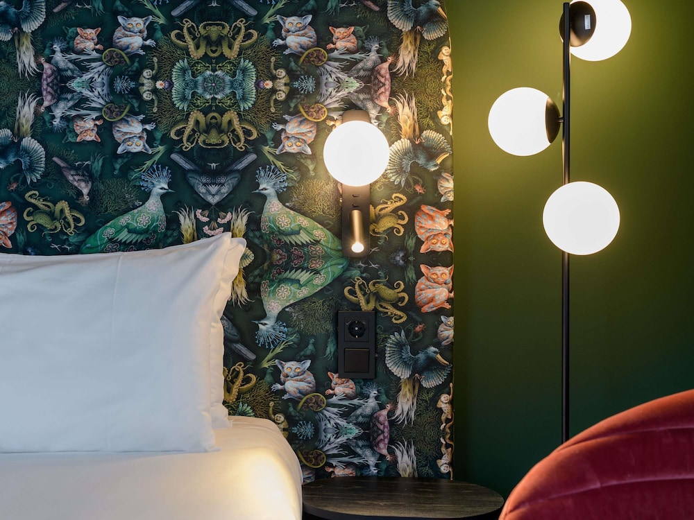 Habitación en planta alta con vistas al parque y 2 camas individuales del hotel Ibis Styles Rotterdam Ahoy. Foto 8