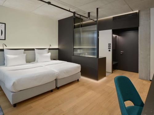 Habitación estándar con dos camas individuales del hotel Pullman Zagreb. Foto 3
