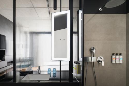 Habitación estándar con dos camas individuales del hotel Pullman Zagreb. Foto 7