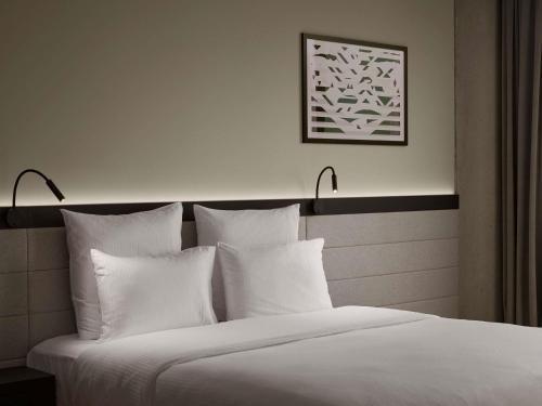 Habitación Superior con cama king size del hotel Pullman Zagreb. Foto 7