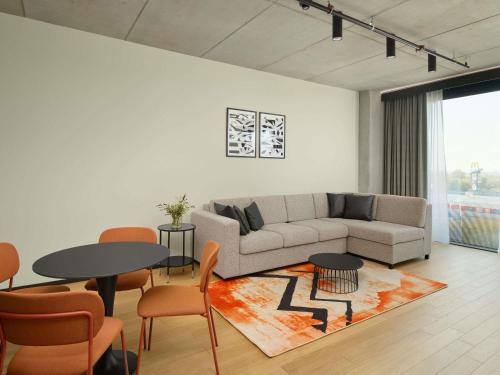 SUITE JUNIOR, 1 Cama King Size del hotel Pullman Zagreb. Foto 1