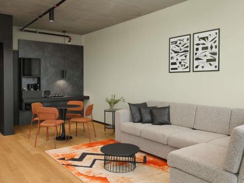 SUITE JUNIOR, 1 Cama King Size del hotel Pullman Zagreb. Foto 2
