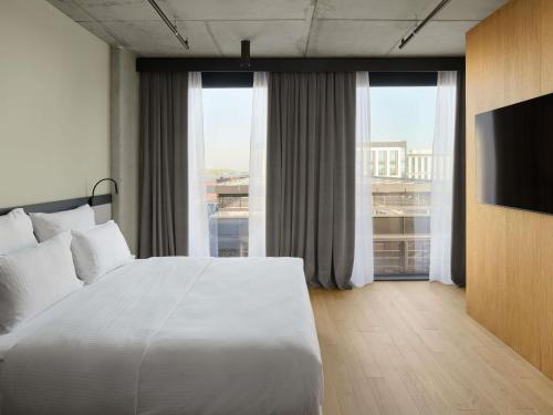 SUITE JUNIOR, 1 Cama King Size del hotel Pullman Zagreb. Foto 4