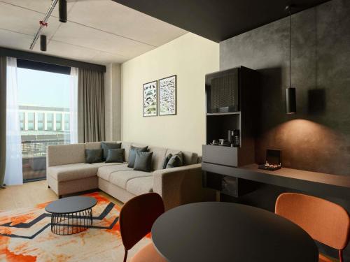 SUITE JUNIOR, 1 Cama King Size del hotel Pullman Zagreb. Foto 6