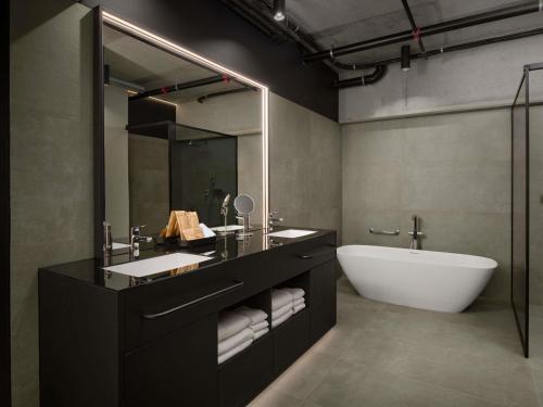 Suite superior, 1 cama king size del hotel Pullman Zagreb. Foto 5