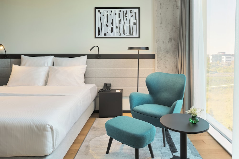 Habitación doble 1 Cama king del hotel Pullman Zagreb. Foto 4