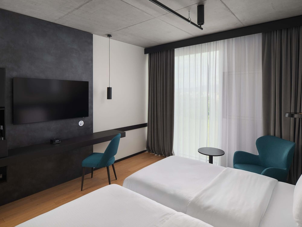 Habitación doble Superior 2 Camas individuales del hotel Pullman Zagreb. Foto 6