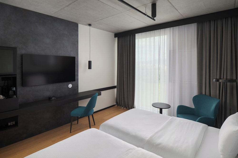 Habitación doble Superior 2 Camas individuales del hotel Pullman Zagreb. Foto 10