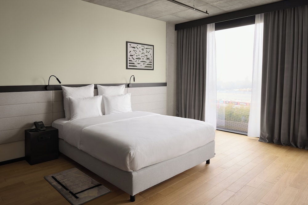 Habitación doble Superior 1 Cama king del hotel Pullman Zagreb. Foto 4