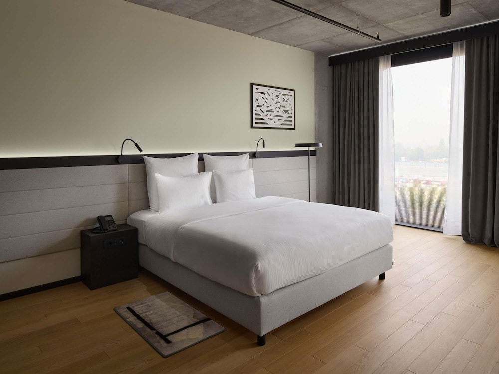 Habitación doble Superior 1 Cama king del hotel Pullman Zagreb. Foto 6