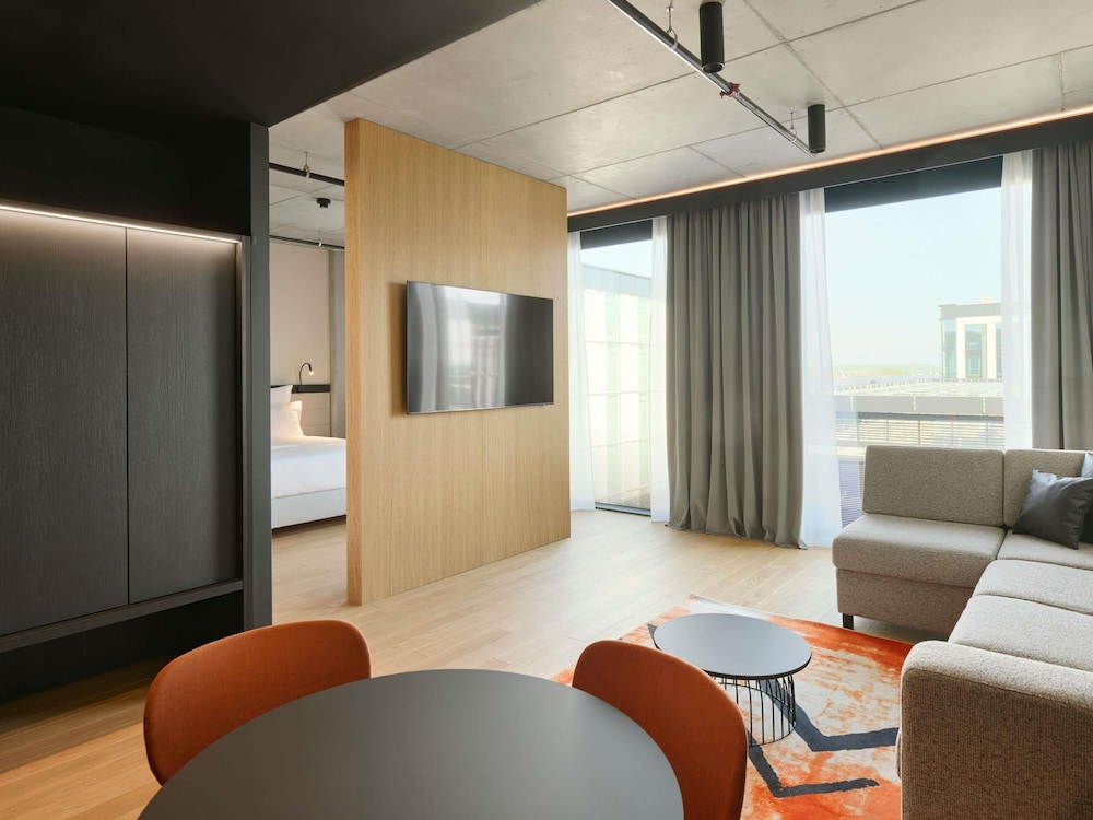 Junior suite Lujo 1 Cama king del hotel Pullman Zagreb. Foto 5