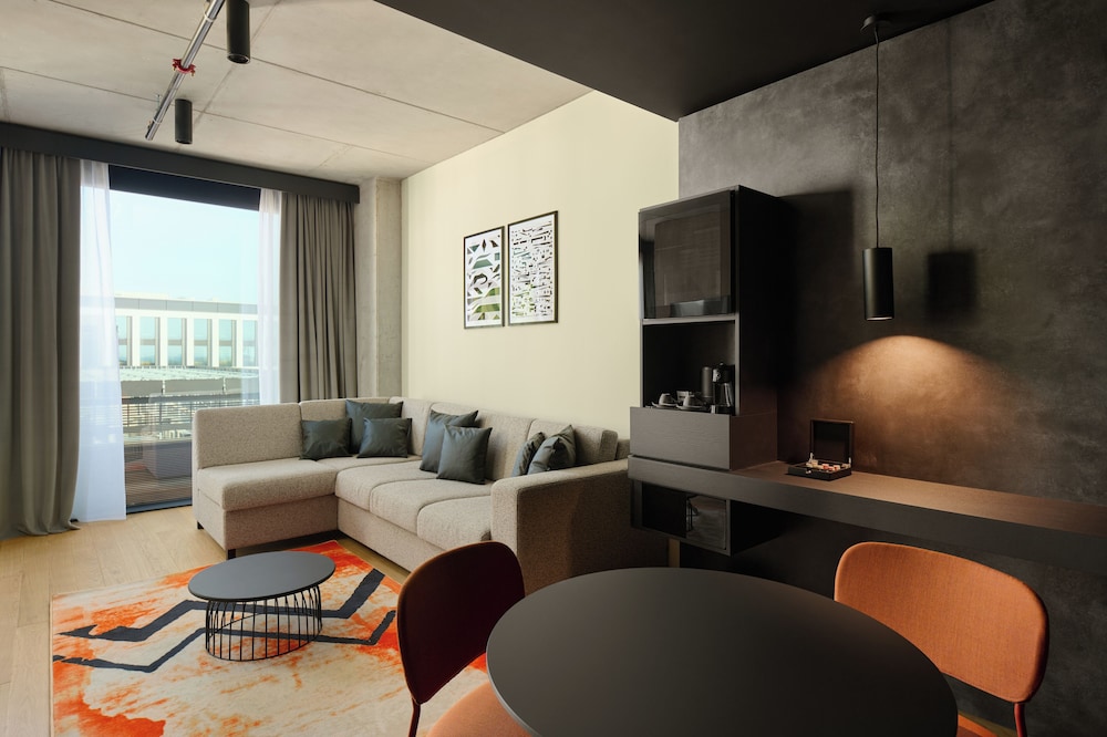 Junior suite Lujo 1 Cama king del hotel Pullman Zagreb. Foto 14