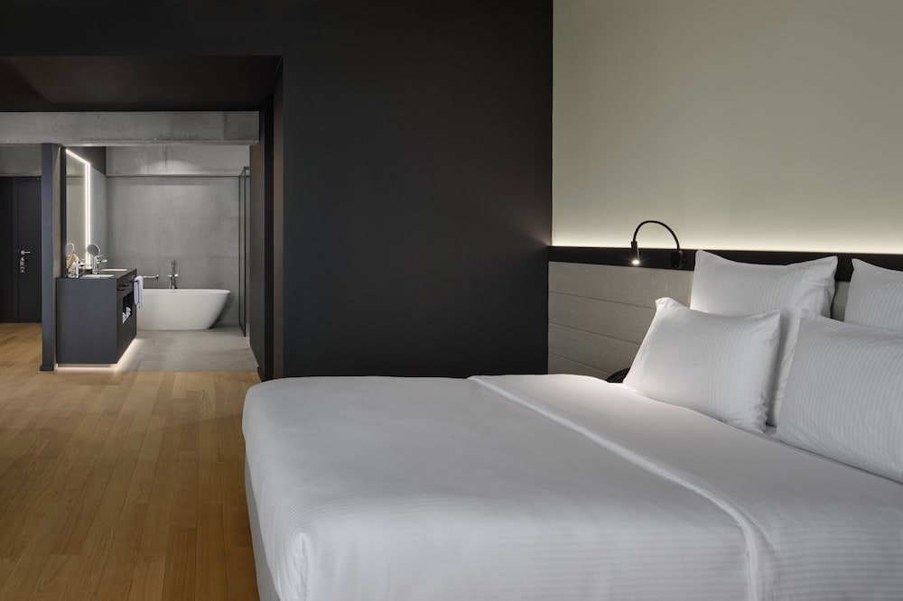 Suite Lujo Superior 1 Cama king del hotel Pullman Zagreb. Foto 2