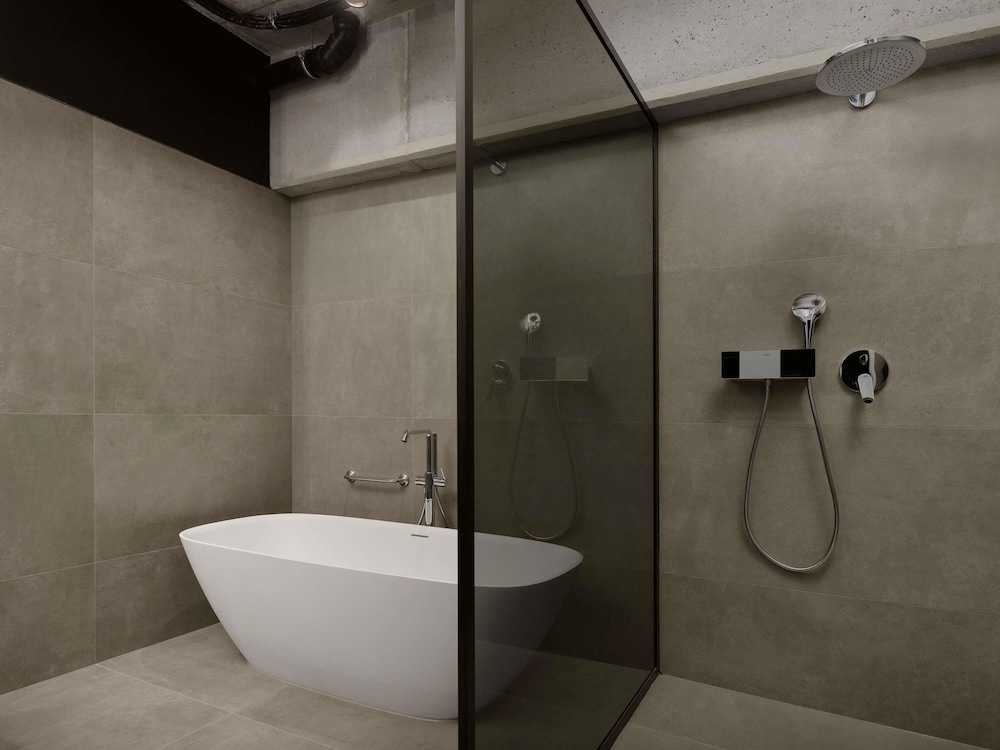 Suite Lujo Superior 1 Cama king del hotel Pullman Zagreb. Foto 11