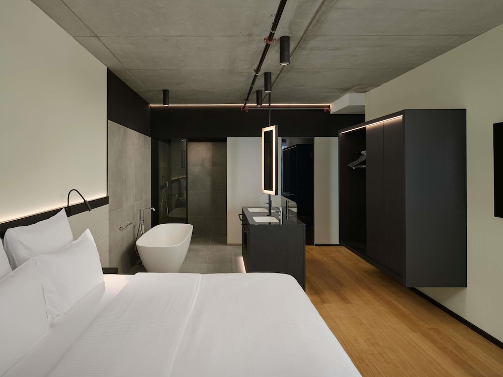 Suite Lujo Superior 1 Cama king del hotel Pullman Zagreb. Foto 14