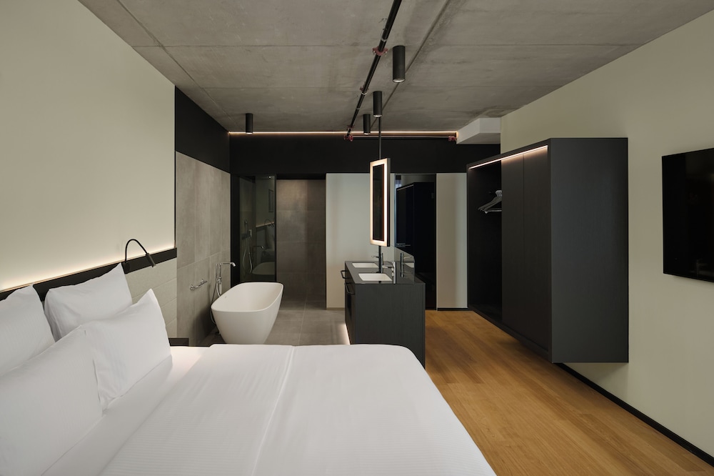 Suite Lujo Superior 1 Cama king del hotel Pullman Zagreb. Foto 24