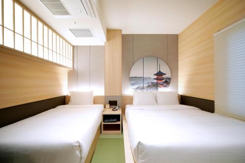 Habitación Triple del hotel Travelodge Kyoto Shijo Kawaramachi. Foto 4