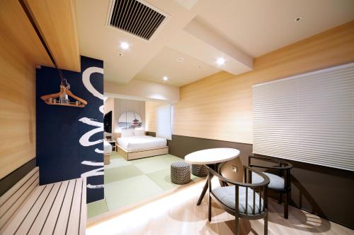 Habitación Triple del hotel Travelodge Kyoto Shijo Kawaramachi. Foto 7