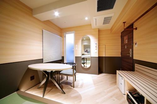 Habitación Triple del hotel Travelodge Kyoto Shijo Kawaramachi. Foto 8