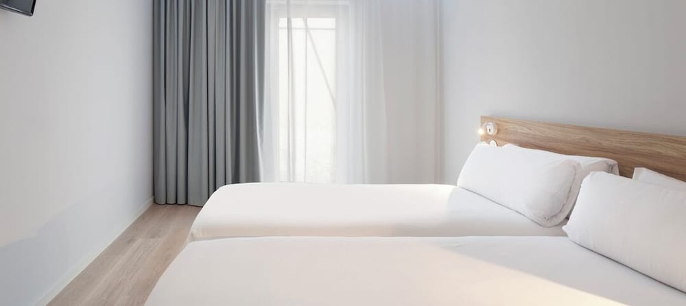 Habitación con 1 cama doble o 2 individuales del hotel BandB HOTEL Valencia Alcasser. Foto 1