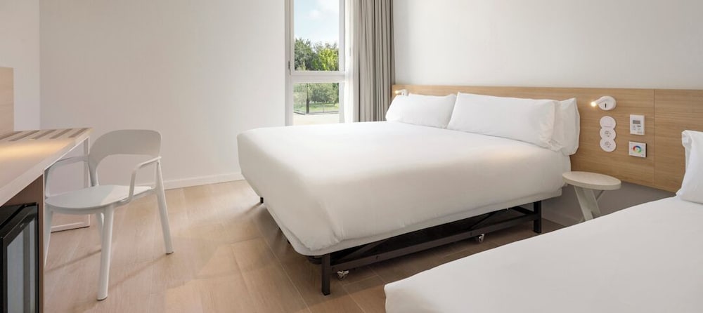 Habitación familiar doble del hotel BandB HOTEL Valencia Alcasser. Foto 1