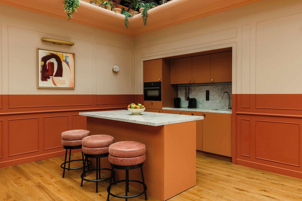 Roseraie Suite del hotel Le Jardin De Verre by Locke. Foto 10
