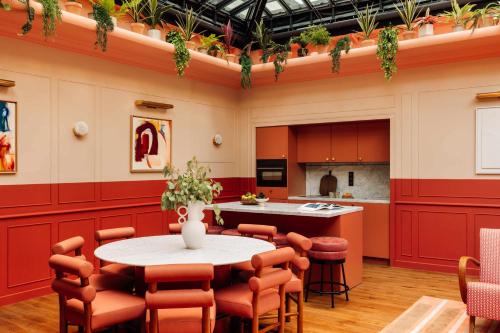 Suite Roseraie del hotel Le Jardin De Verre by Locke. Foto 9