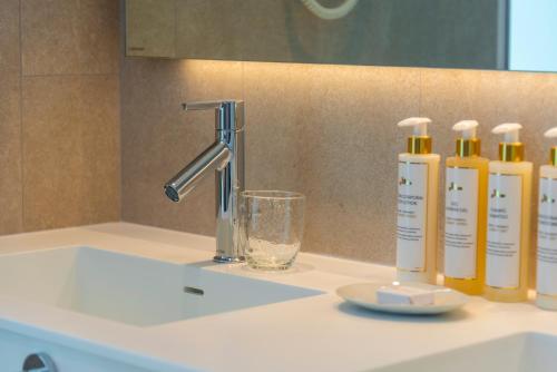 Suite de 1 dormitorio con vistas al mar del hotel Los Jardines de Abama Suites. Foto 8