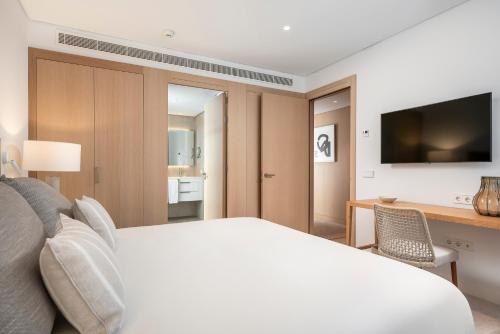 Suite de 1 dormitorio con vistas al mar del hotel Los Jardines de Abama Suites. Foto 13