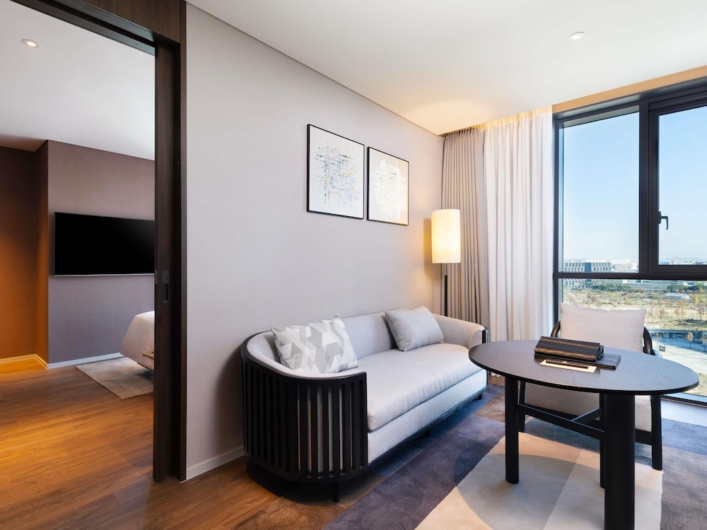 SUITE JUNIOR con 1 cama king size del hotel Mercure Ambassador Seoul Magok. Foto 8