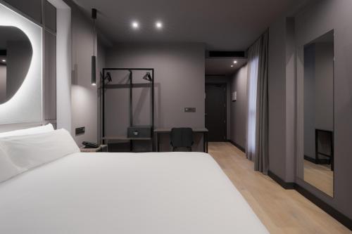 Habitación Doble Estándar del hotel LIVVO La Escarlata. Foto 18