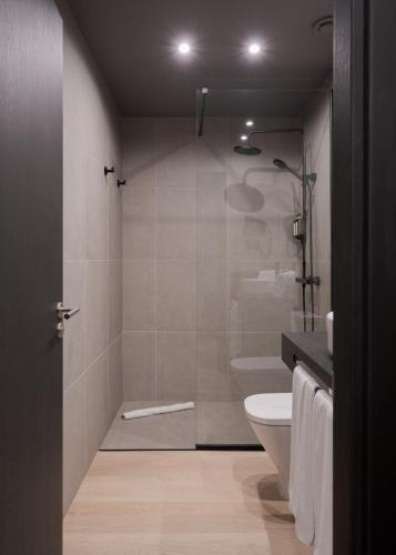 Habitación Triple Estándar del hotel LIVVO La Escarlata. Foto 3